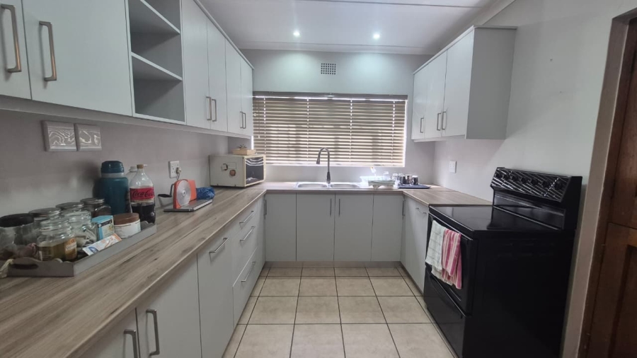 3 Bedroom Property for Sale in Meiringspark Western Cape